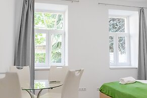 Relaxing 2BR shared Apt. U3 Enkplatz