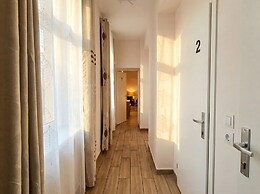 Close to City Center - Affordable Private Rooms with TV