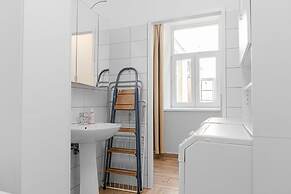 Relaxing 2BR shared Apt. U3 Enkplatz