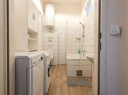 Close to City Center - Affordable Private Rooms with TV