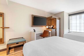 Cambria Hotel Denver Downtown RiNo