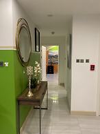 Elegant 1BR Apt with Pool