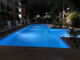 Elegant 1BR Apt with Pool