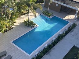 Elegant 1BR Apt with Pool