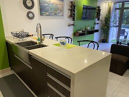 Elegant 1BR Apt with Pool