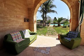 Villa Alida - Con Ampio Giardino e Piscina Privata nel Salento