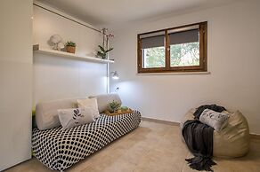 Sardinia Re - Fioretta Home Garden Side