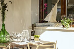 Sardinia Re - Fioretta Home Garden Side