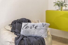 Sardinia Re - Fioretta Home Garden Side