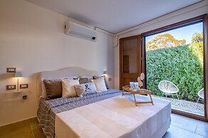 Sardinia Re - Fioretta Home Garden Side