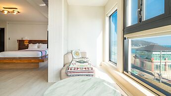 Gyeongju Luna Piena Poolvilla