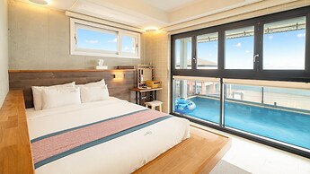 Gyeongju Luna Piena Poolvilla