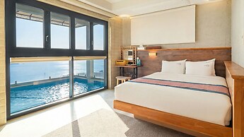 Gyeongju Luna Piena Poolvilla