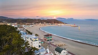 Gyeongju Luna Piena Poolvilla