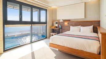 Gyeongju Luna Piena Poolvilla