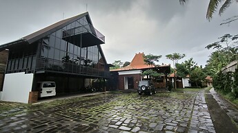 Sobo Joglo Jawi Guesthouse by Cocotel