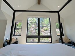 Wolf Rock Home 82
