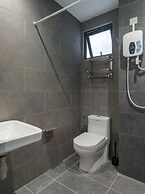 Neu Suites Residence, Embassy Row