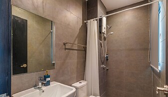 Neu Suites Residence, Embassy Row