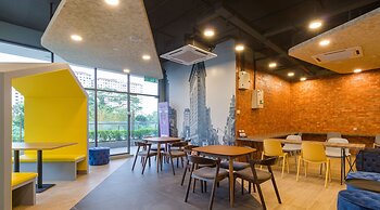 Neu Suites Residence, Embassy Row