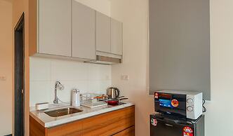 Neu Suites Residence, Embassy Row