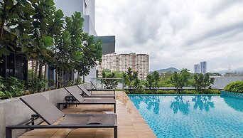 Neu Suites Residence, Embassy Row