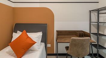 Neu Suites Residence, Embassy Row