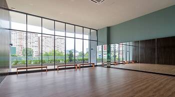 Neu Suites Residence, Embassy Row