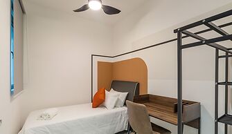 Neu Suites Residence, Embassy Row