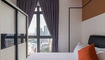 Neu Suites Residence, Embassy Row