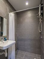 Neu Suites Residence, Embassy Row