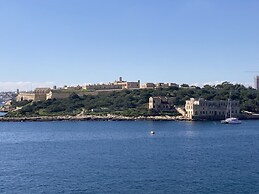 Charming Central Townhouse in Sliema