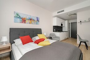 Old Market Square Studio by Renters