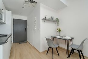 Old Market Square Studio by Renters