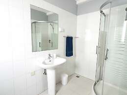 Inviting 5-bed Apartment in Luanda