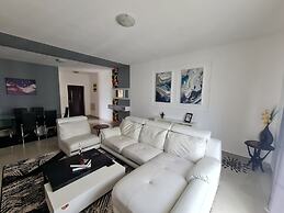 Inviting 5-bed Apartment in Luanda
