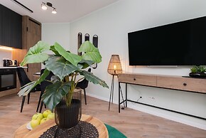 Green Apartment in Gdansk by Renters