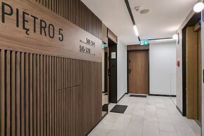 Green Apartment in Gdansk by Renters