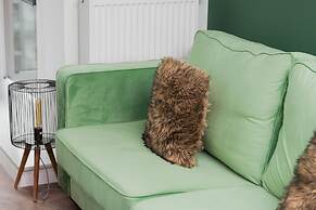 Green Apartment in Gdansk by Renters