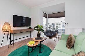 Green Apartment in Gdansk by Renters