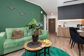 Green Apartment in Gdansk by Renters