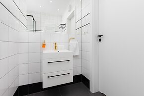 Green Apartment in Gdansk by Renters