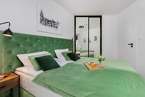 Green Apartment in Gdansk by Renters