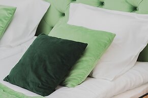 Green Apartment in Gdansk by Renters