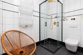 Green Apartment in Gdansk by Renters