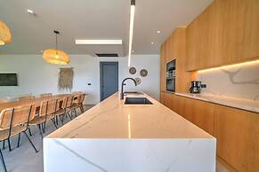 Villa Hestia - 6 Bedroom Luxury Villa With Seaview