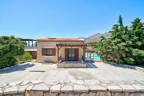 Villa Helios in Foinikas