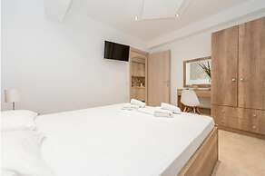 Milonas House Apartments