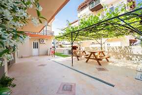 Milonas House Apartments