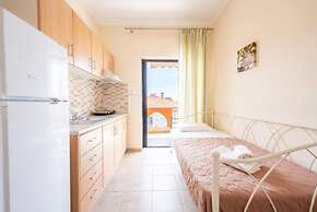 Milonas House Apartments